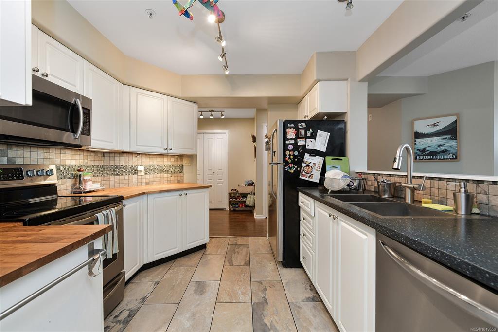 Fourth View of 27 Songhees Rd, The Peninsula, Victoria, BC, V9A 7M6
