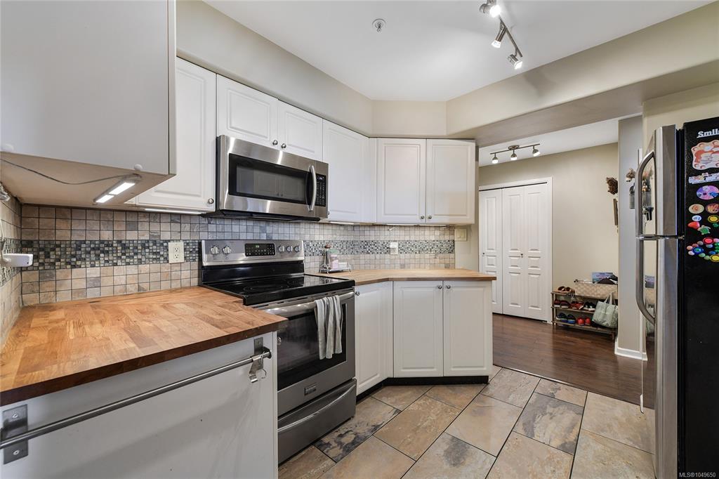 Fifth View of 27 Songhees Rd, The Peninsula, Victoria, BC, V9A 7M6