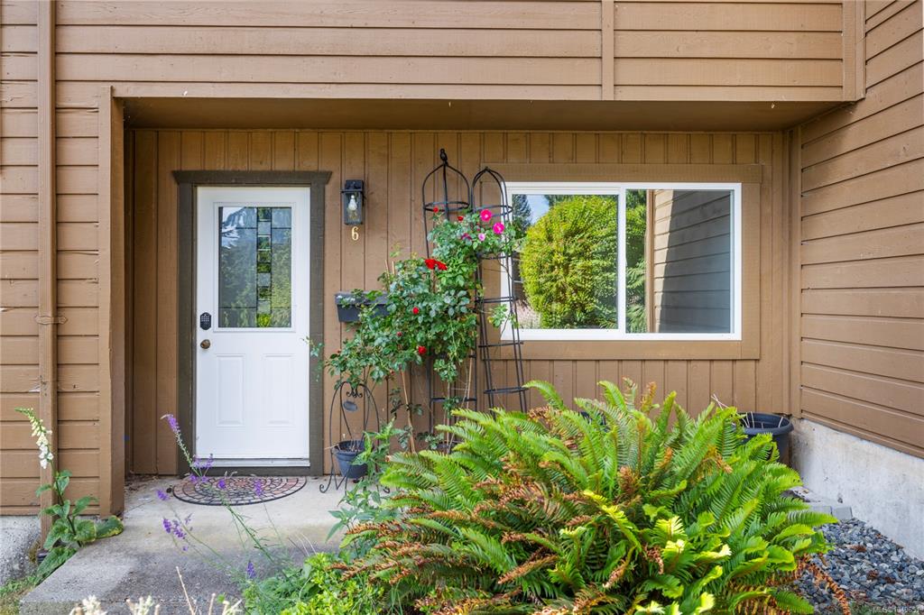 Fourth View of 855 Howard Ave, Eagle Heights, Nanaimo, BC, V9R 5V4