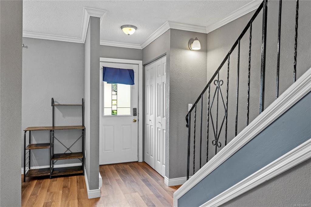 Fifth View of 855 Howard Ave, Eagle Heights, Nanaimo, BC, V9R 5V4