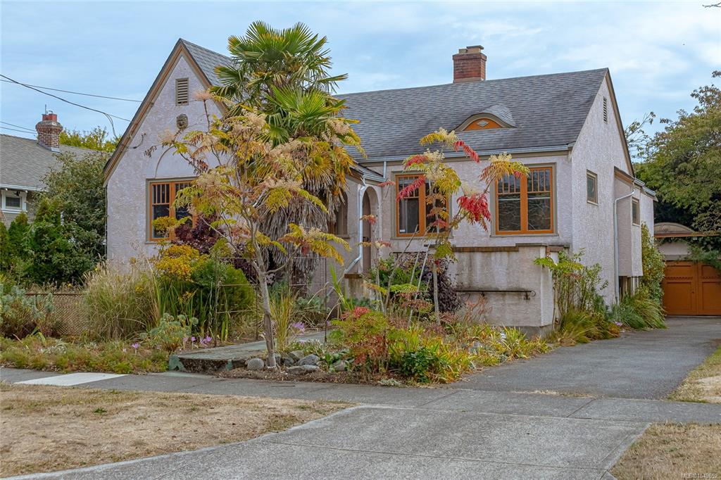 Third View of 63 Howe St, Victoria, BC, V8V 4K2