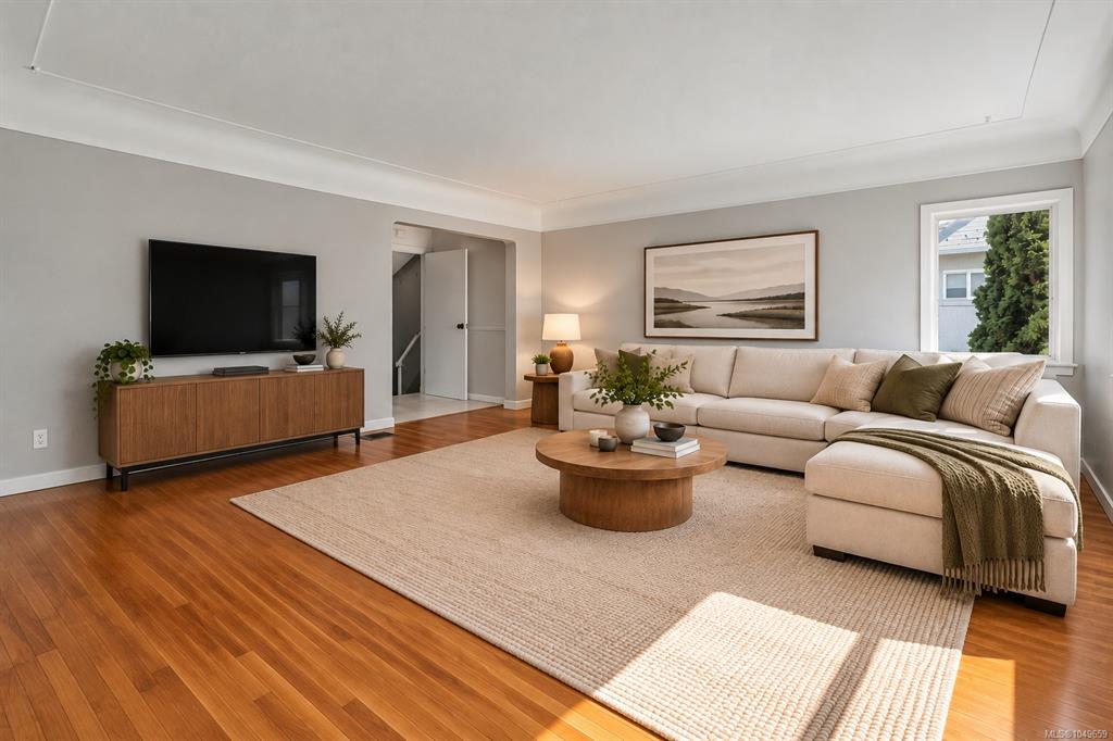 Fourth View of 244 Regina Ave, Saanich, BC, V8Z 1J5