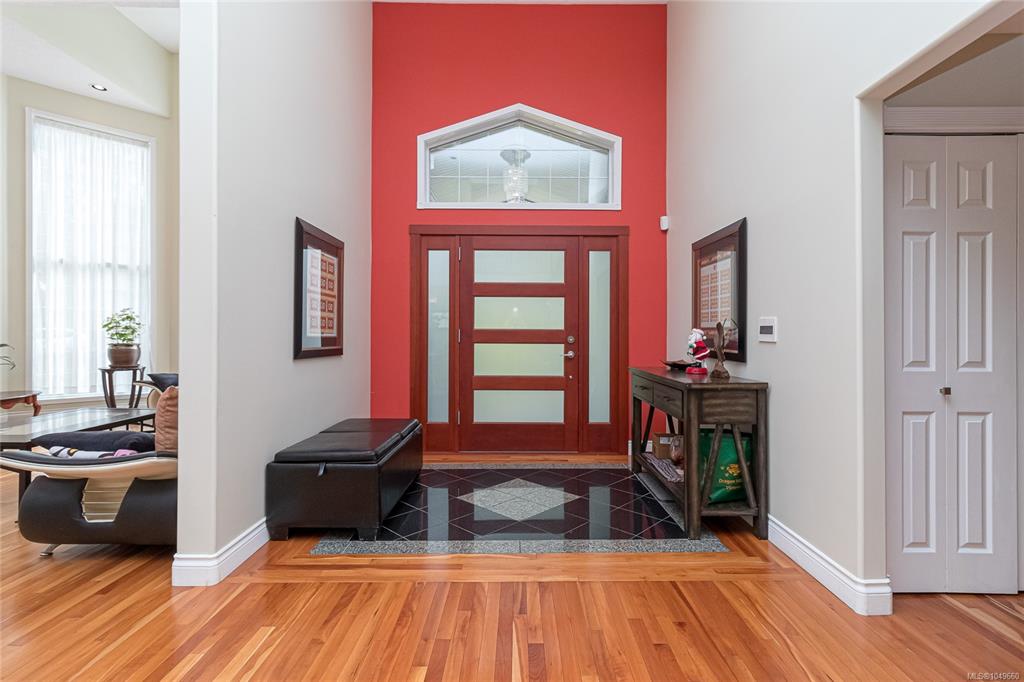 Fifth View of 812 Dalewood Lane, Saanich, BC, V8X 5G6