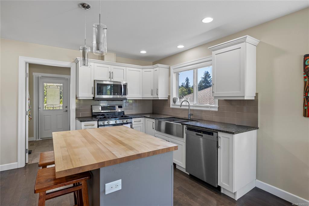 Fifth View of 5702 Amsterdam Cres, Nanaimo, BC, V9T 5J4