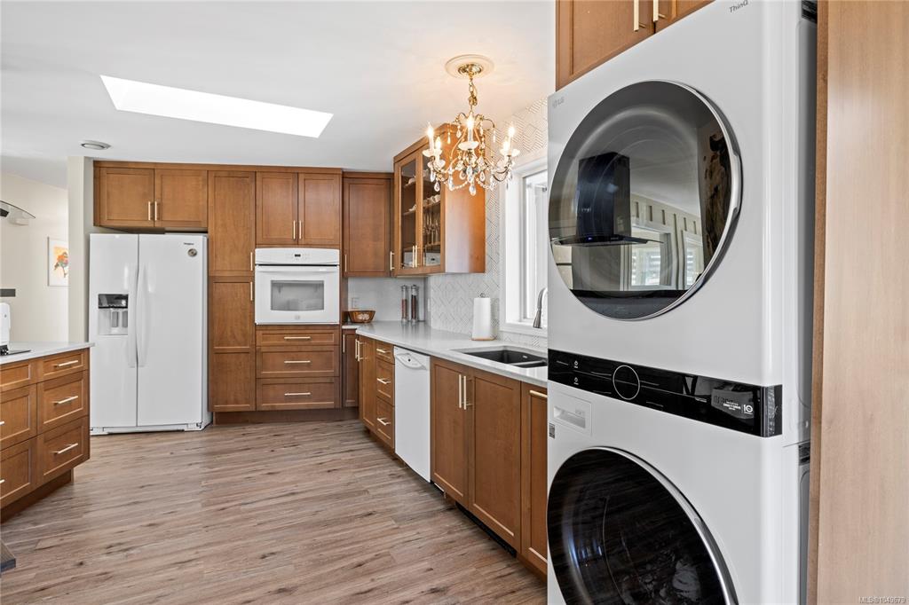 Fifth View of 511 Panorama Pl, Parksville, BC, V9P 1A4