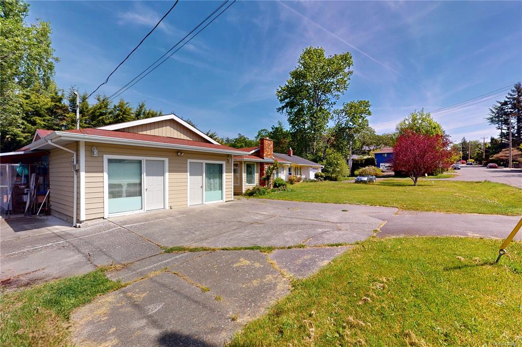 Fourth View of 1382 Mckenzie Ave, Saanich, BC, V8P 2M2