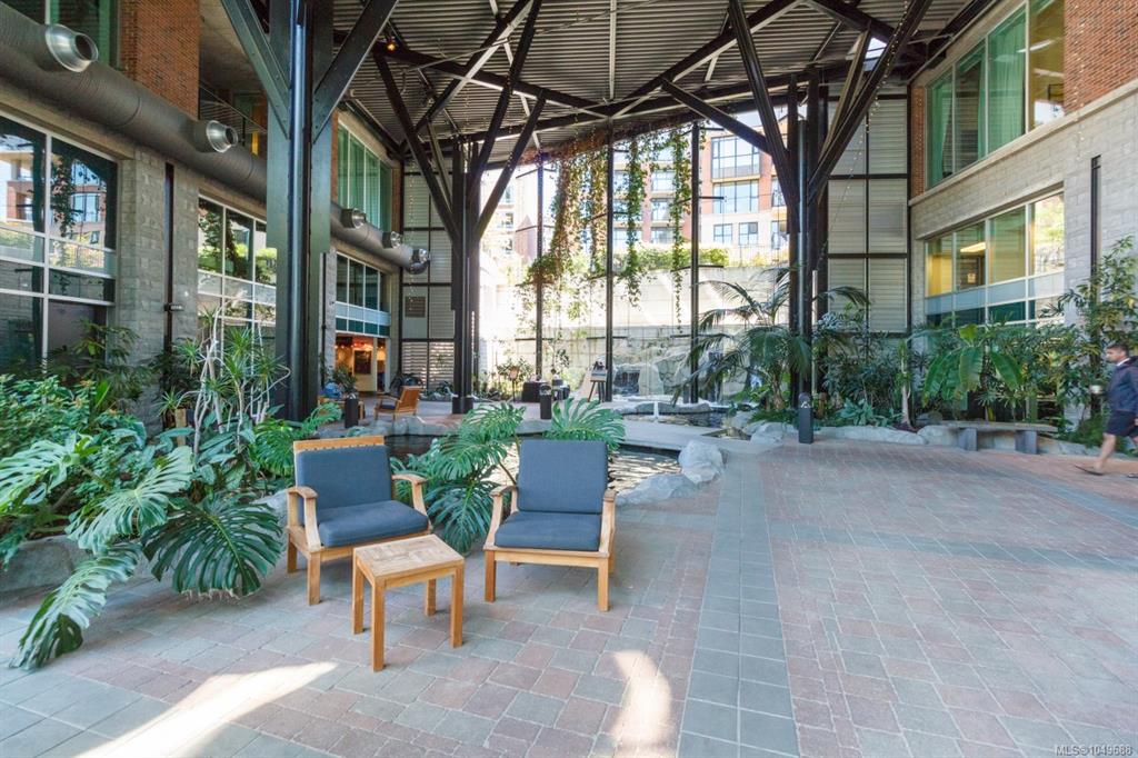 Fifth View of 810 Humboldt St, Victoria, BC, V8V 5B1