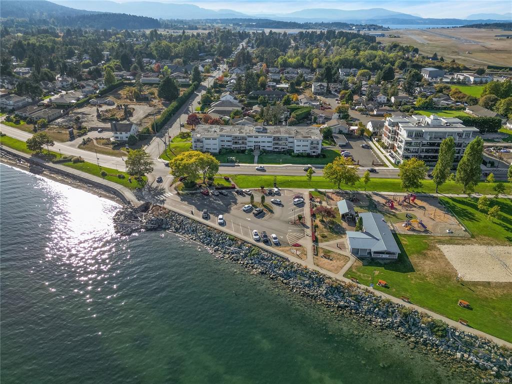 Second View of 9560 Fifth St, Sidney, BC, V8L 2W5