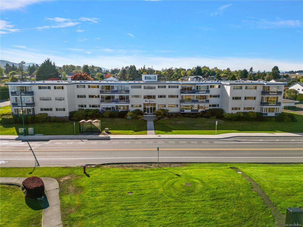 Third View of 9560 Fifth St, Sidney, BC, V8L 2W5