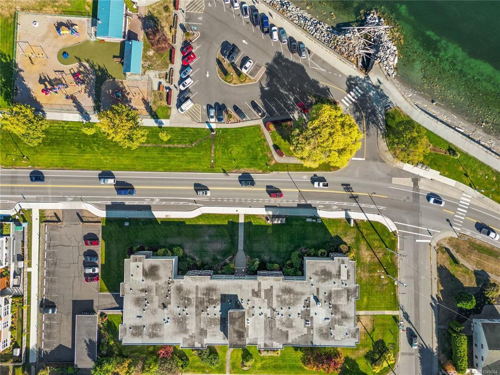 Fourth View of 9560 Fifth St, Sidney, BC, V8L 2W5
