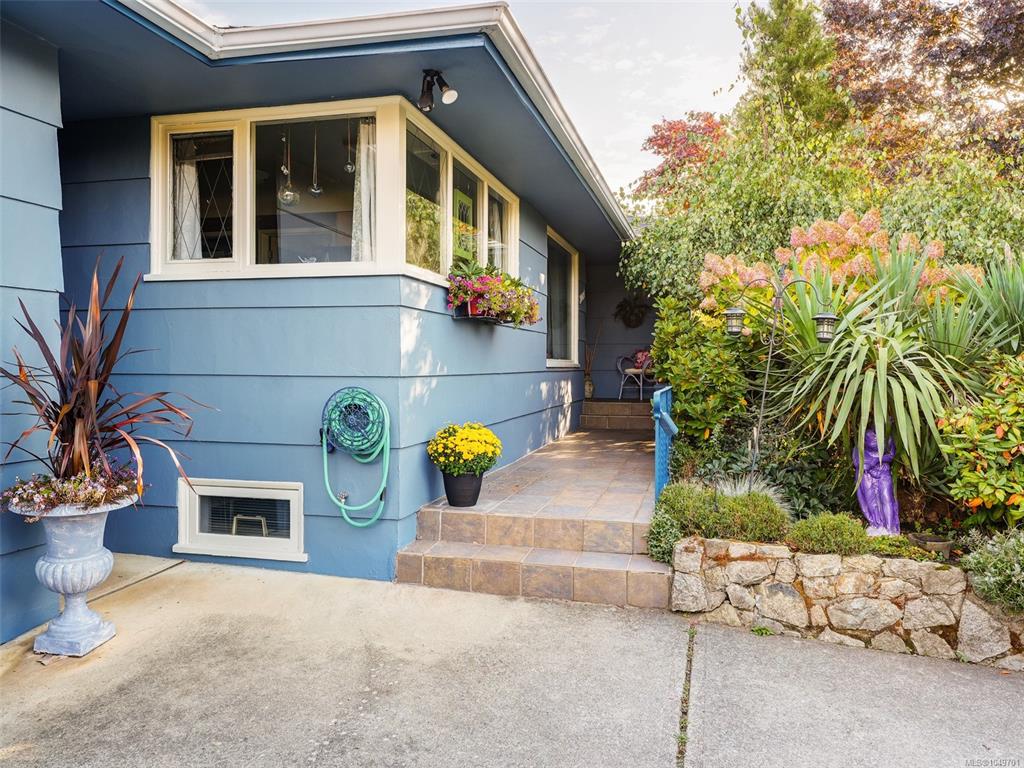 Fourth View of 2064 Lansdowne Rd, Oak Bay, BC, V8P 1B3
