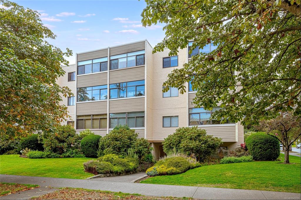 Second View of 924 Cook St, Rockland Court, Victoria, BC, V8V 3Z3