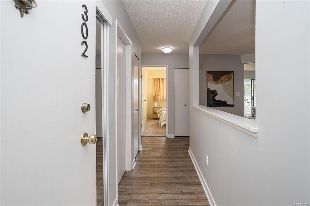Third View of 924 Cook St, Rockland Court, Victoria, BC, V8V 3Z3