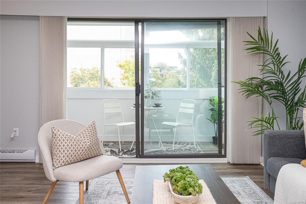 Fifth View of 924 Cook St, Rockland Court, Victoria, BC, V8V 3Z3