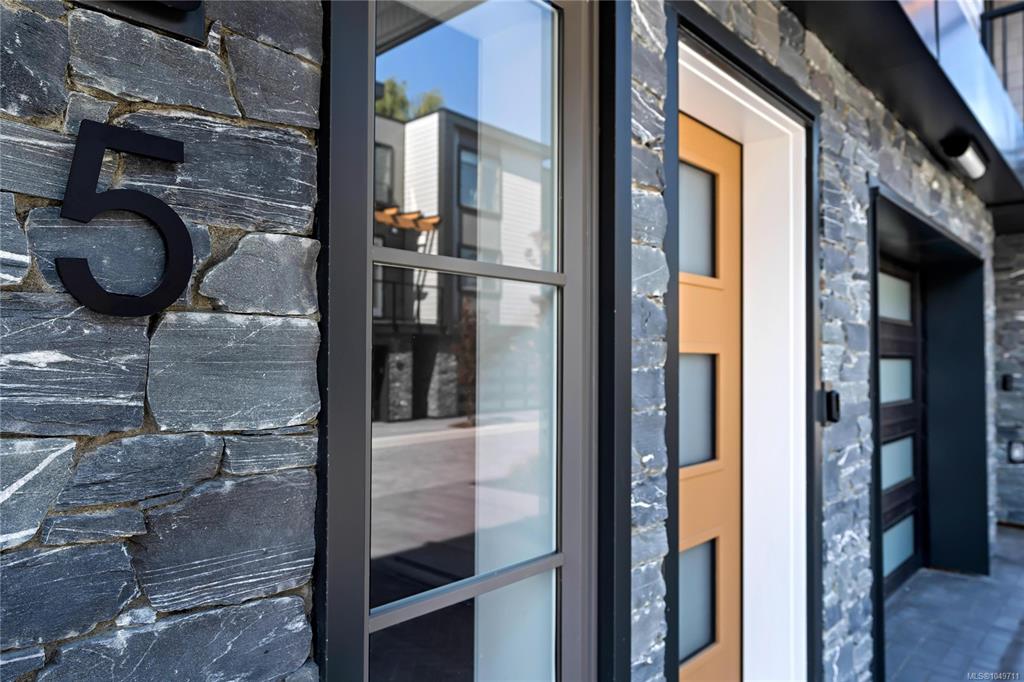 Third View of 2590 Penrhyn St, The Osprey, Saanich, BC, V8N 1G3