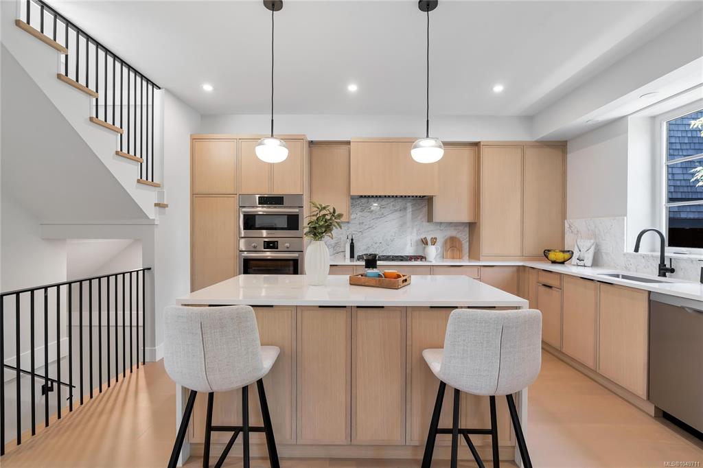 Fourth View of 2590 Penrhyn St, The Osprey, Saanich, BC, V8N 1G3