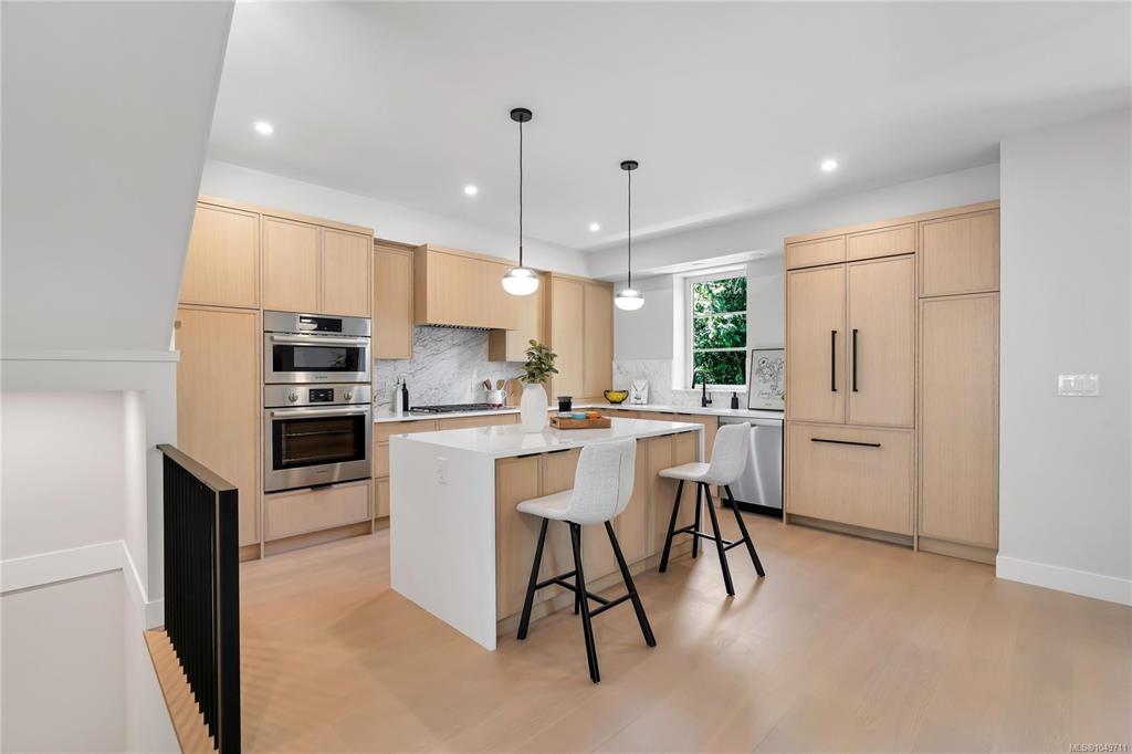 Fifth View of 2590 Penrhyn St, The Osprey, Saanich, BC, V8N 1G3