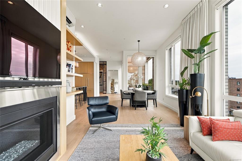 Third View of 1033 Cook St, Black & White, Victoria, BC, V8V 0E1