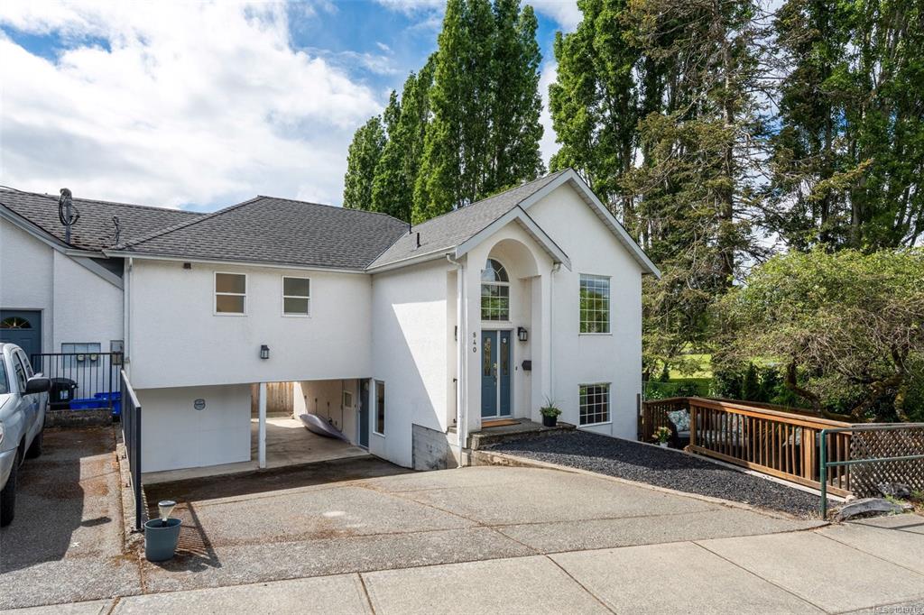 Third View of 840 Tillicum Rd, Esquimalt, BC, V9A 1Z7