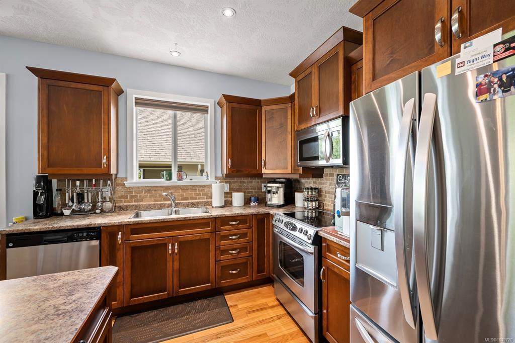 Fifth View of 2462 Canuck Pl, Comox, BC, V9M 0A9