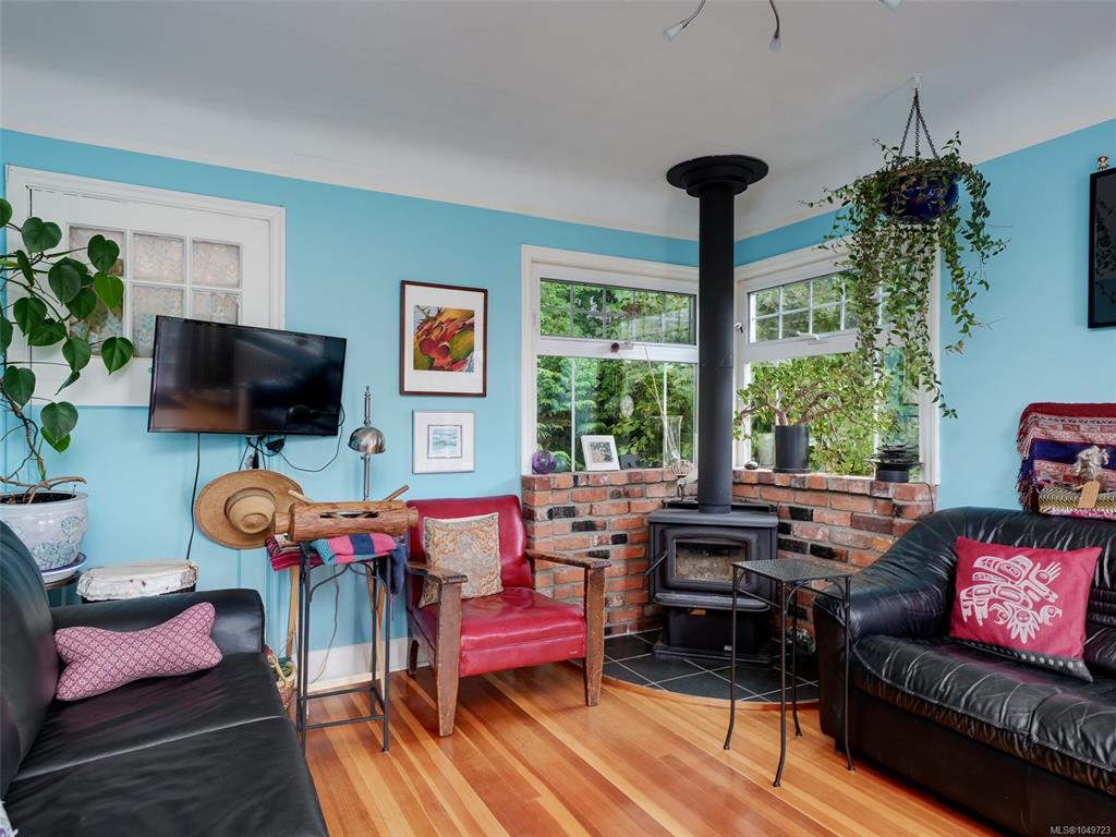 Third View of 1637 Mcrae Ave, Saanich, BC, V8P 1H2