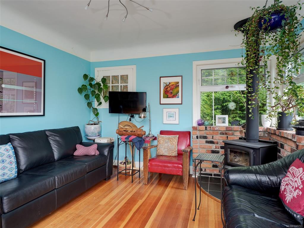 Fifth View of 1637 Mcrae Ave, Saanich, BC, V8P 1H2