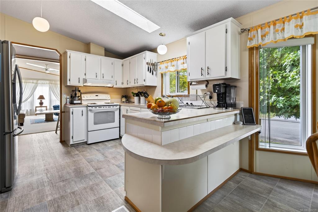 Fifth View of 2140 20th St, Courtenay, BC, V9N 2G6
