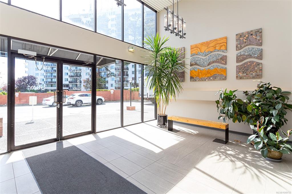 Fourth View of 327 Maitland St, Victoria, BC, V9A 7G7