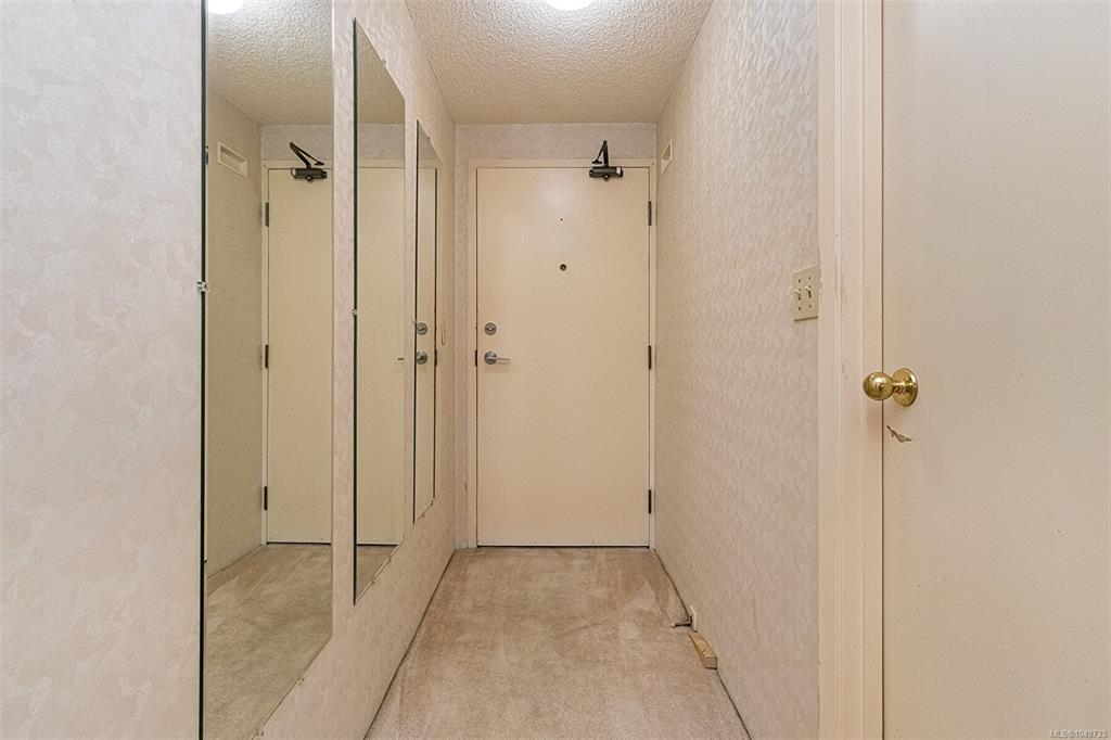 Fifth View of 327 Maitland St, Victoria, BC, V9A 7G7