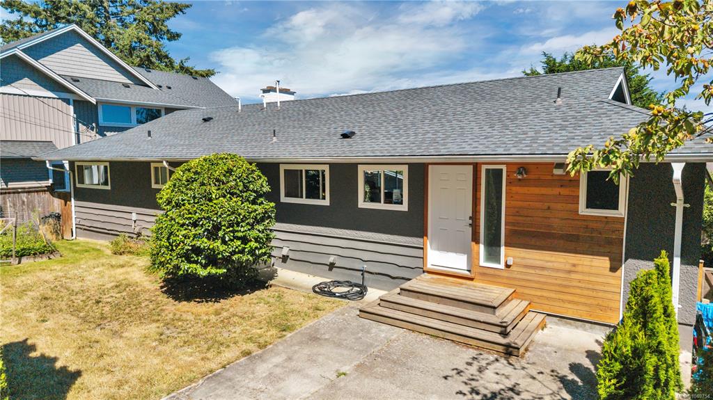 Second View of 5620 Hammond Bay Rd, Nanaimo, BC, V9T 5N2