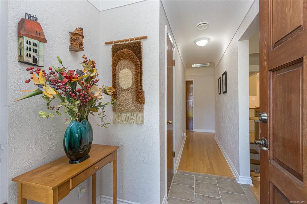 Fourth View of 1937 Newton St, Saanich, BC, V8R 2R5