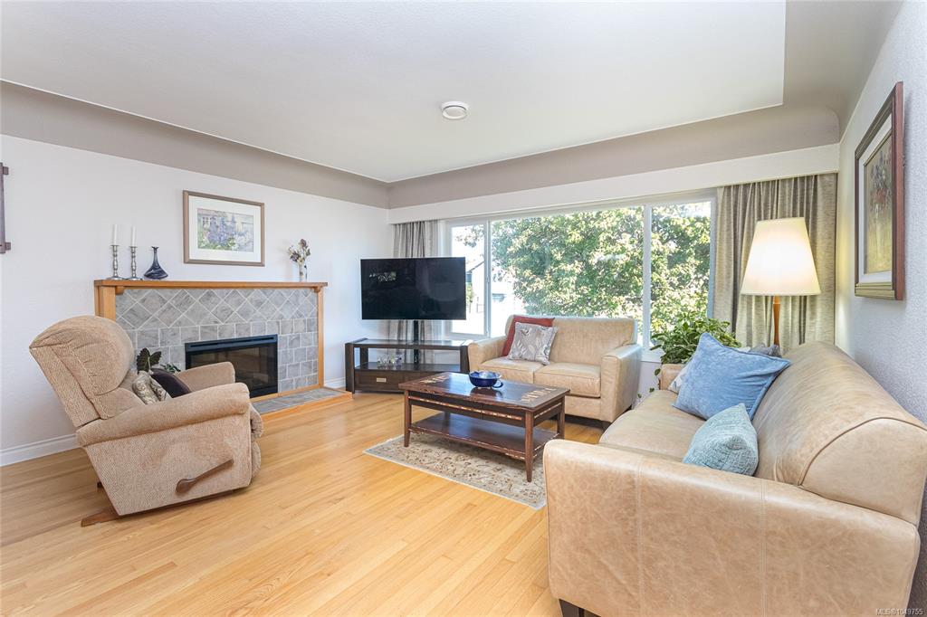 Fifth View of 1937 Newton St, Saanich, BC, V8R 2R5