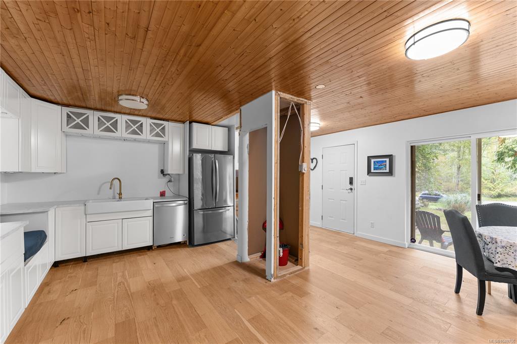 Fifth View of 436 Hemlock Ave, Gabriola Island, BC, V0R 1X1