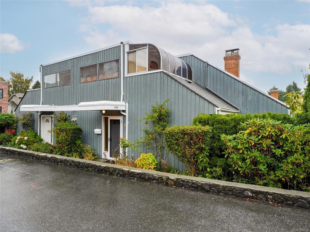 1315 Gladstone Ave, 1049776, BC,