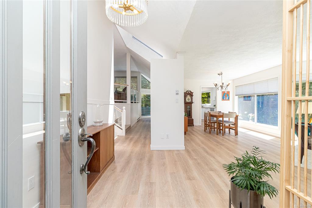 Fifth View of 4468 Autumnwood Lane, Saanich, BC, V8X 4V8
