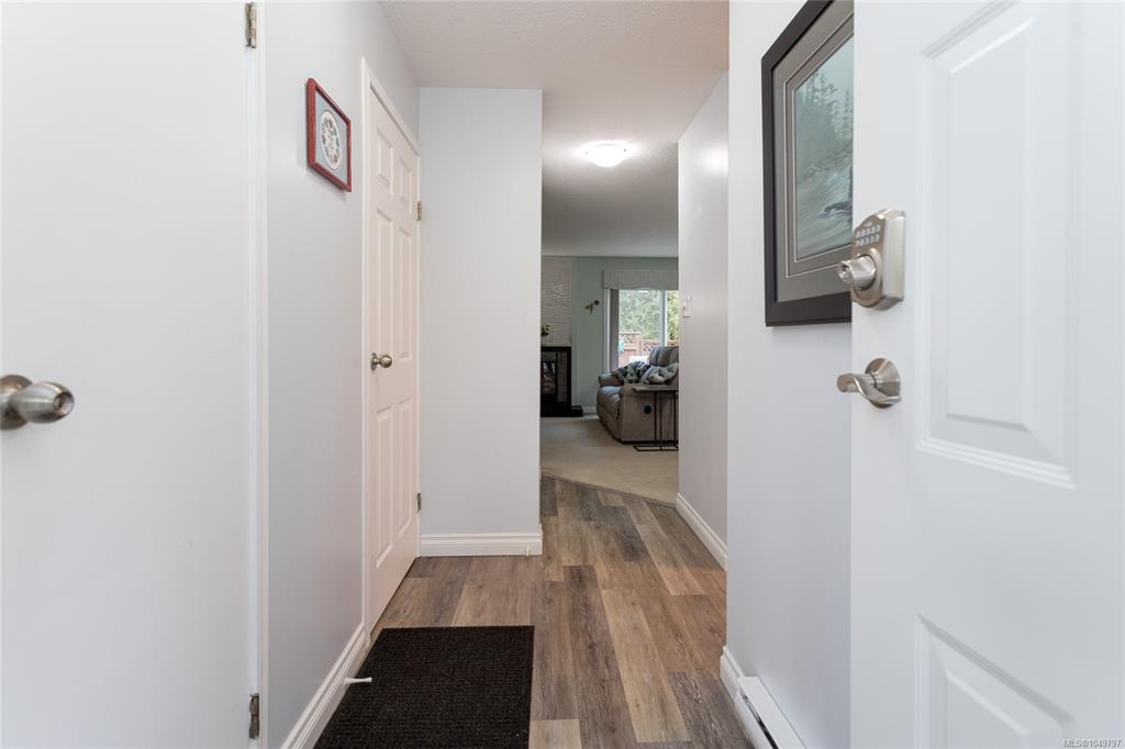 Fifth View of 640 Broadway St, Orchard Hill, Saanich, BC, V8Z 2G4