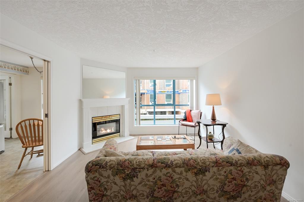 Fifth View of 1063 Southgate St, Southgate Villa, Victoria, BC, V8V 2Z1