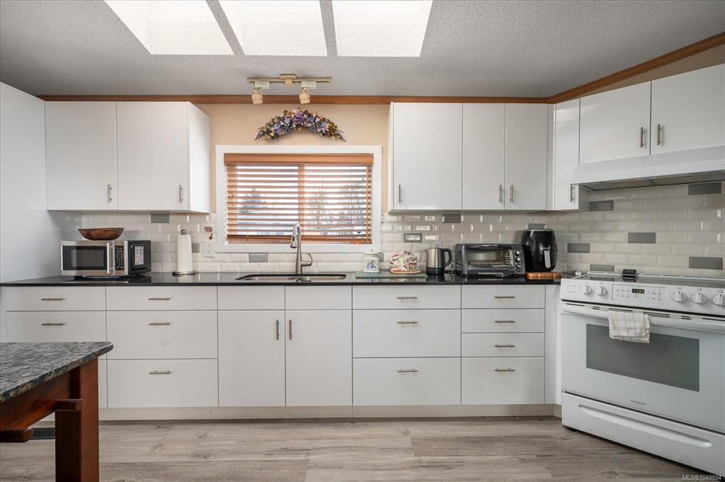 Third View of 1839 Valley Oak Dr, Nanaimo, BC, V9R 6N1