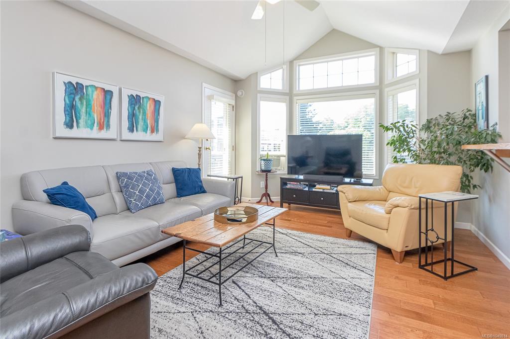Fifth View of 245 First St, Centennial Place, Duncan, BC, V9L 1R3