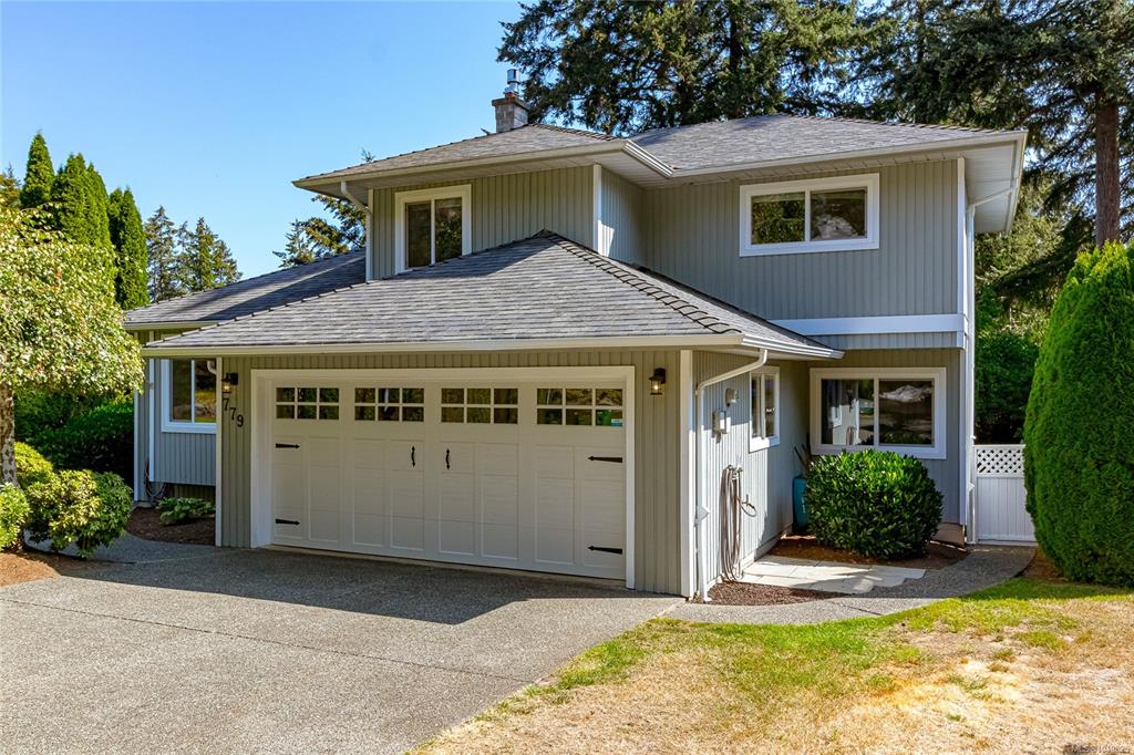 Second View of 779 Menawood Pl, Saanich, BC, V8Y 2Z7