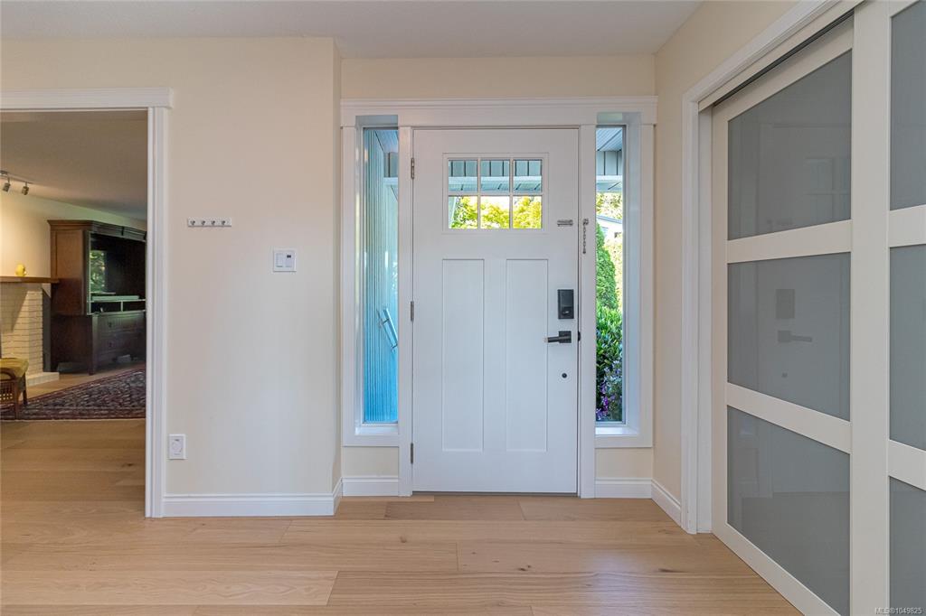 Fifth View of 779 Menawood Pl, Saanich, BC, V8Y 2Z7