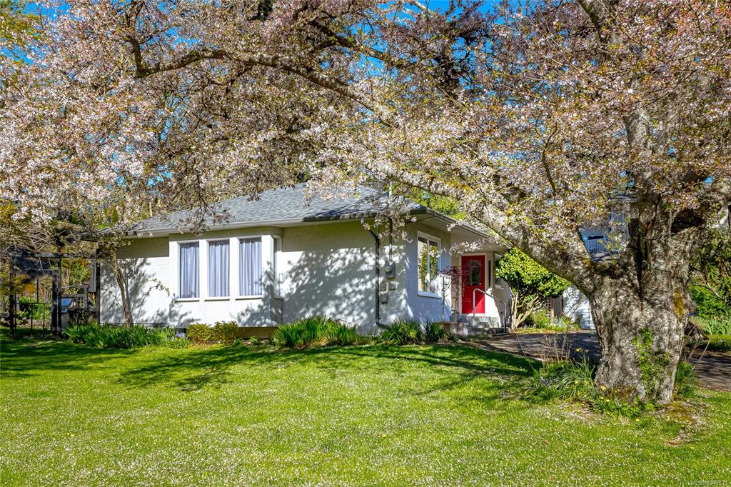 Third View of 886 Cunningham Rd, Esquimalt, BC, V9A 4M6