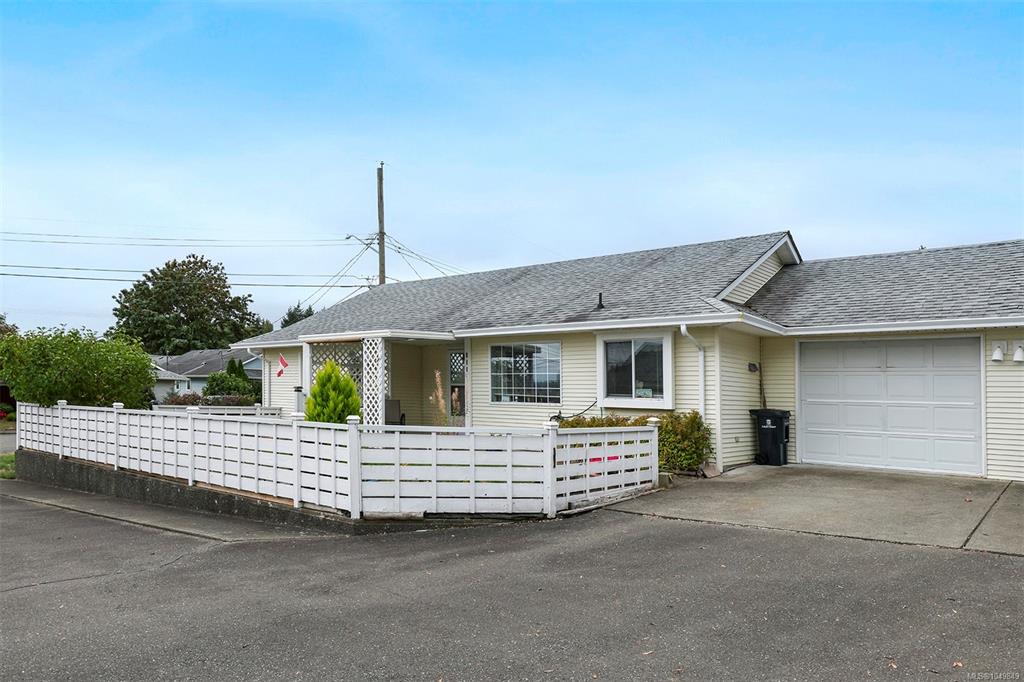 Third View of 811 Park Pl, Courtenay, BC, V9N 8N1
