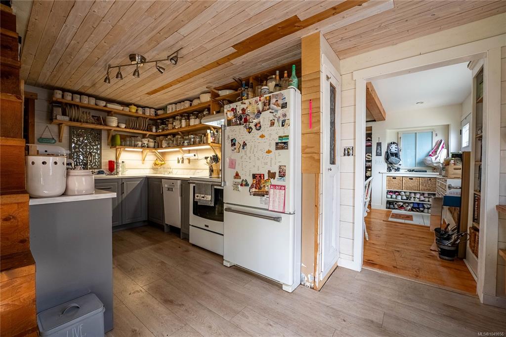 Fifth View of 1011 Costin Ave, Langford, BC, V9B 2T4