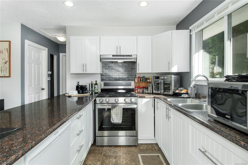 Fifth View of 1890 15th Ave, Campbell River, BC, V9W 4J9