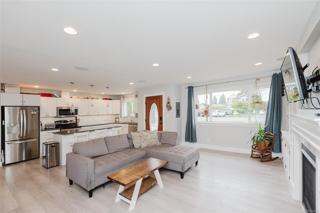 Third View of 2086 Eardley Rd, Campbell River, BC, V9W 1L4
