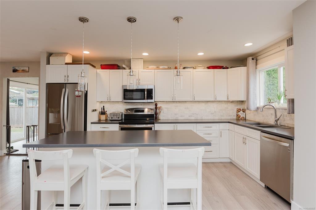Fifth View of 2086 Eardley Rd, Campbell River, BC, V9W 1L4