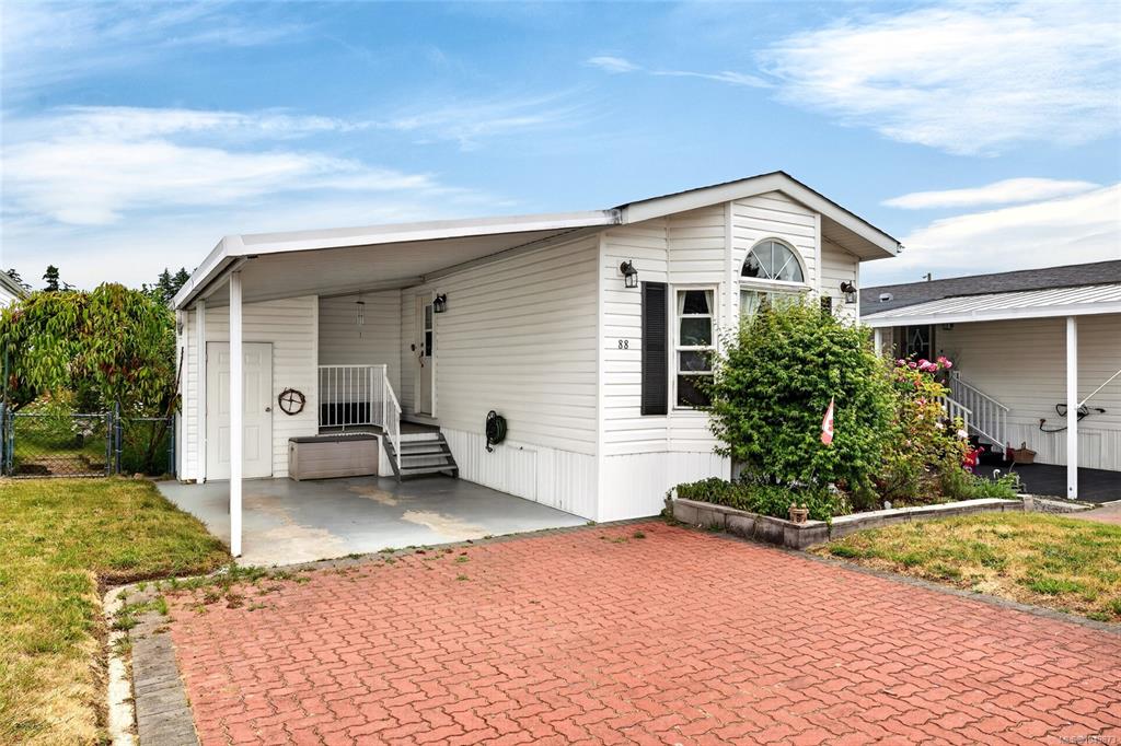 Third View of 7583 Central Saanich Rd, Central Saanich, BC, V8M 2B6