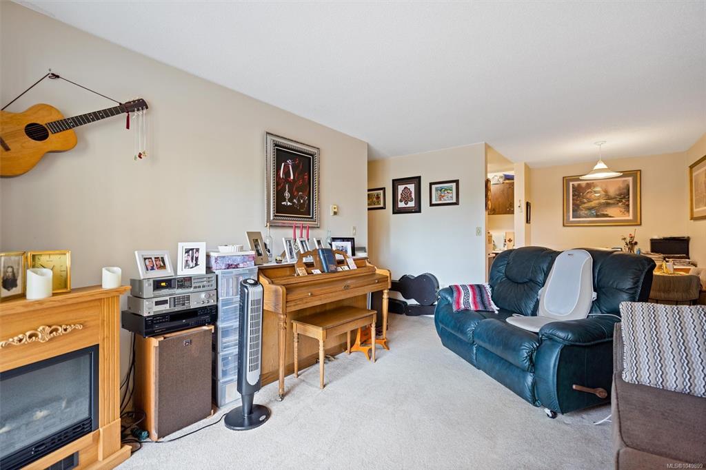 Fourth View of 105 Gorge Rd E, Treelane Estates, Victoria, BC, V9A 6Z2