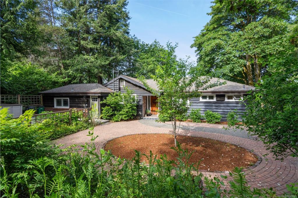 Third View of 5168 Santa Clara Ave, Saanich, BC, V8Y 1W4